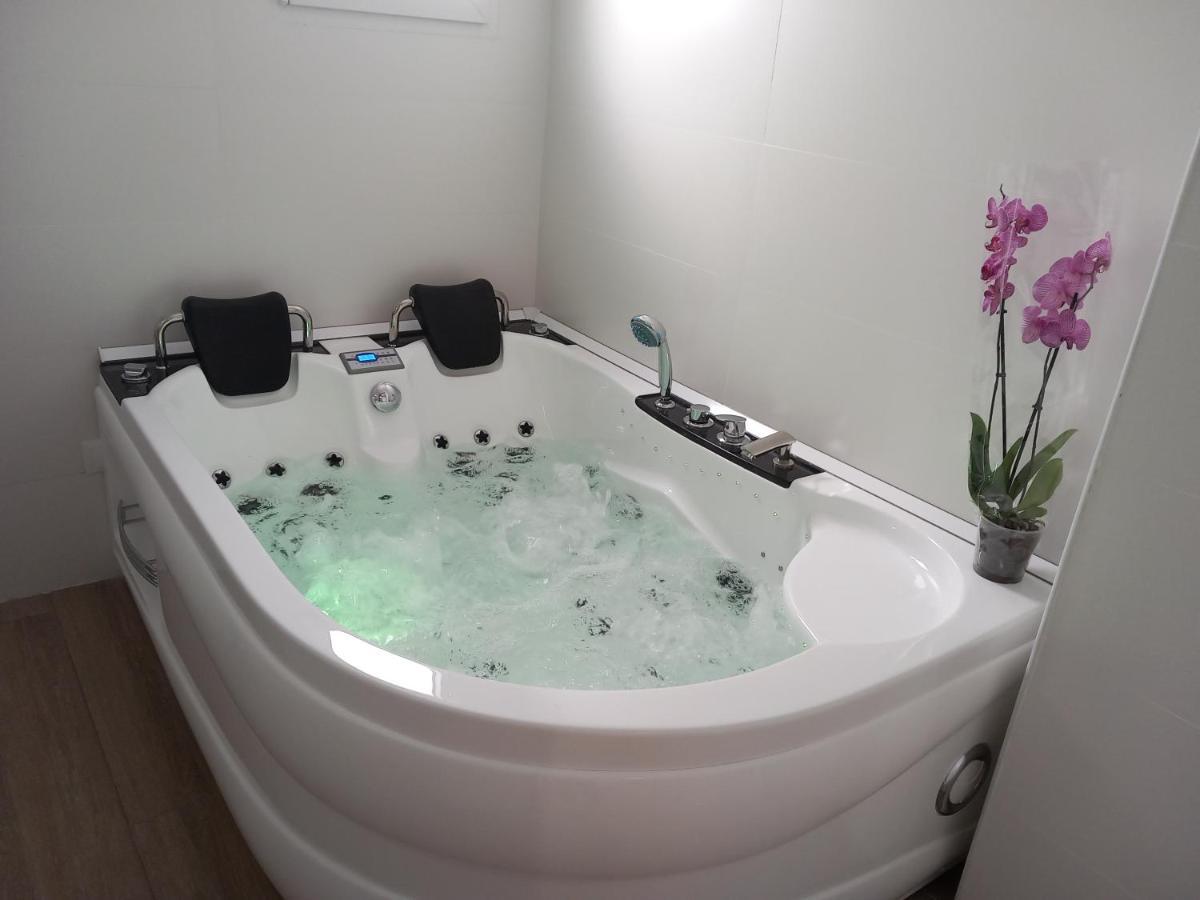 Apartamentos De La Haya & Suite Con Jacuzzi, Junto Al Teatro Romano Merida Exterior photo