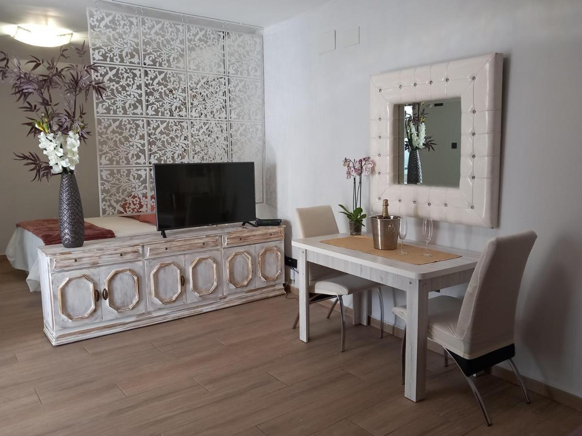 Apartamentos De La Haya & Suite Con Jacuzzi, Junto Al Teatro Romano Merida Exterior photo