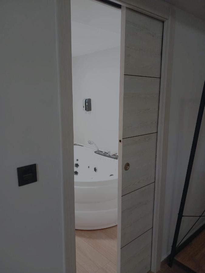 Apartamentos De La Haya & Suite Con Jacuzzi, Junto Al Teatro Romano Merida Exterior photo