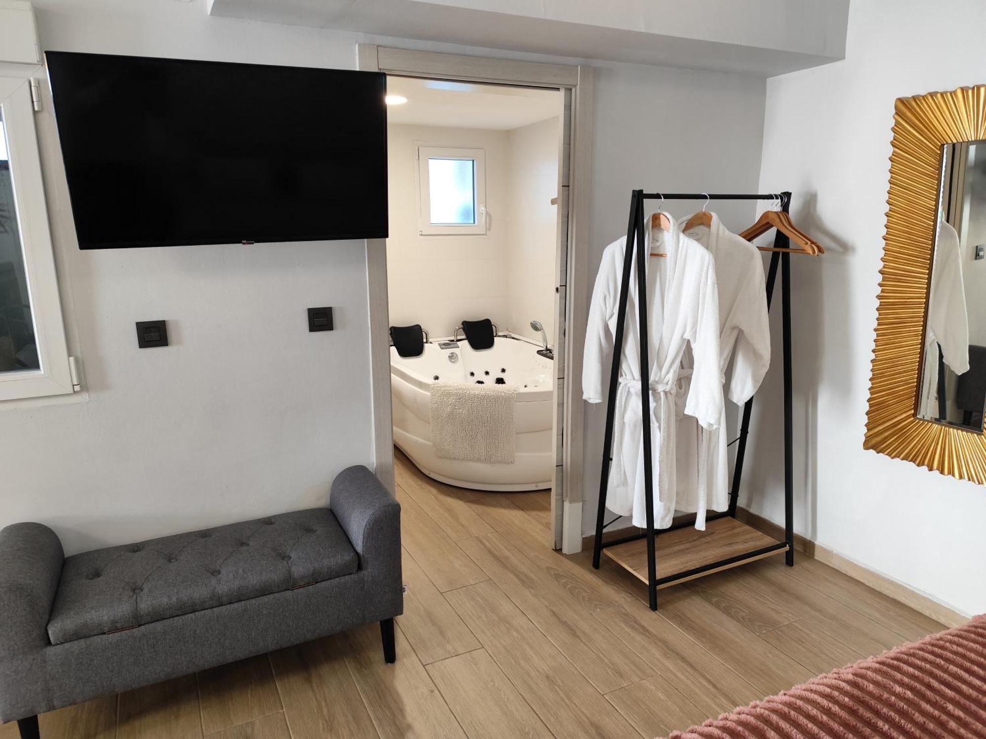 Apartamentos De La Haya & Suite Con Jacuzzi, Junto Al Teatro Romano Merida Exterior photo